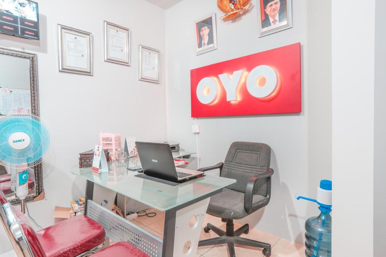 Hotel Oyo 208 G House Yakarta Exterior foto